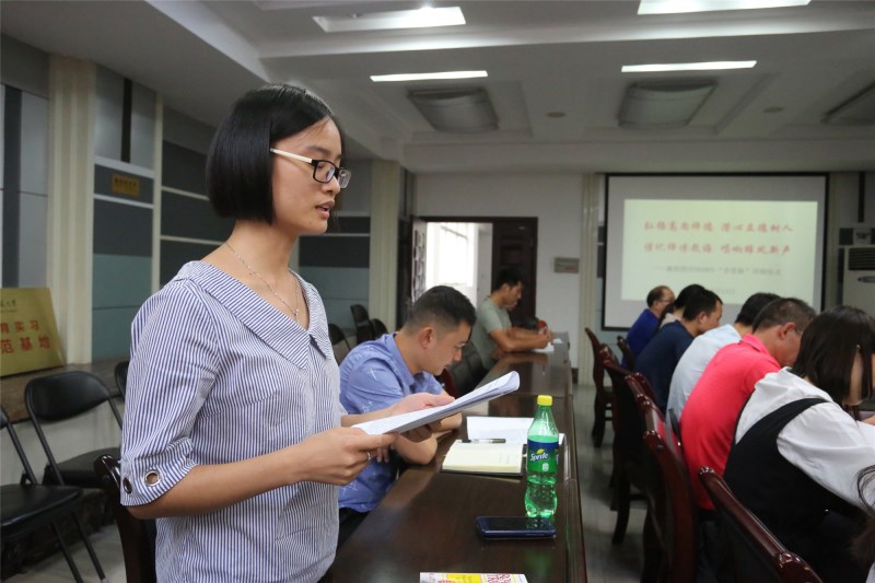 1537267943409404.jpg 新教师代表1.jpg