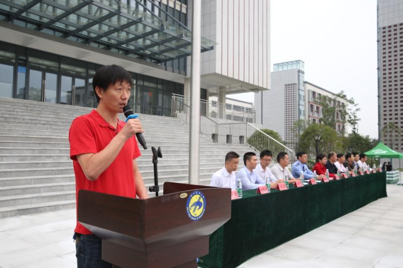 1601112066509065.jpg 学工处副主任郭士念主持大会2.jpg