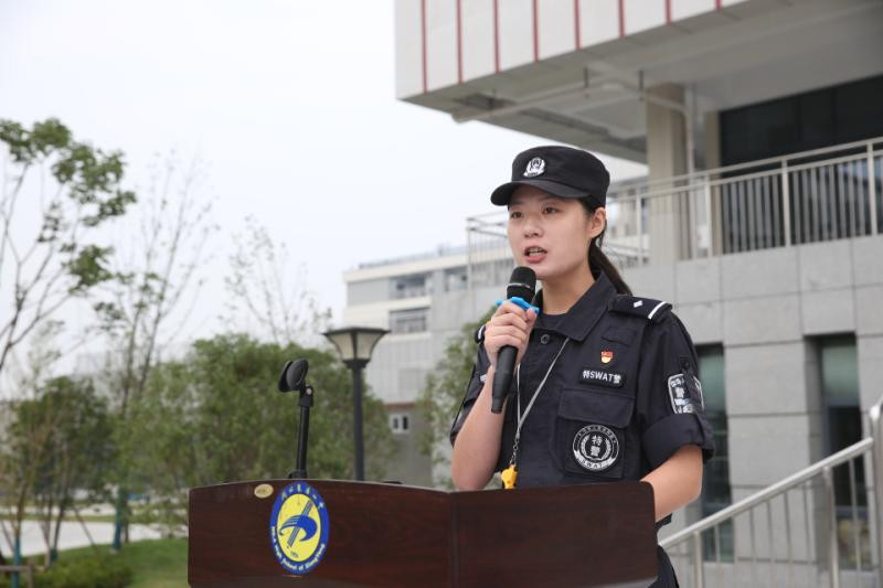 1601112165612342.jpg 教官代表发言.jpg